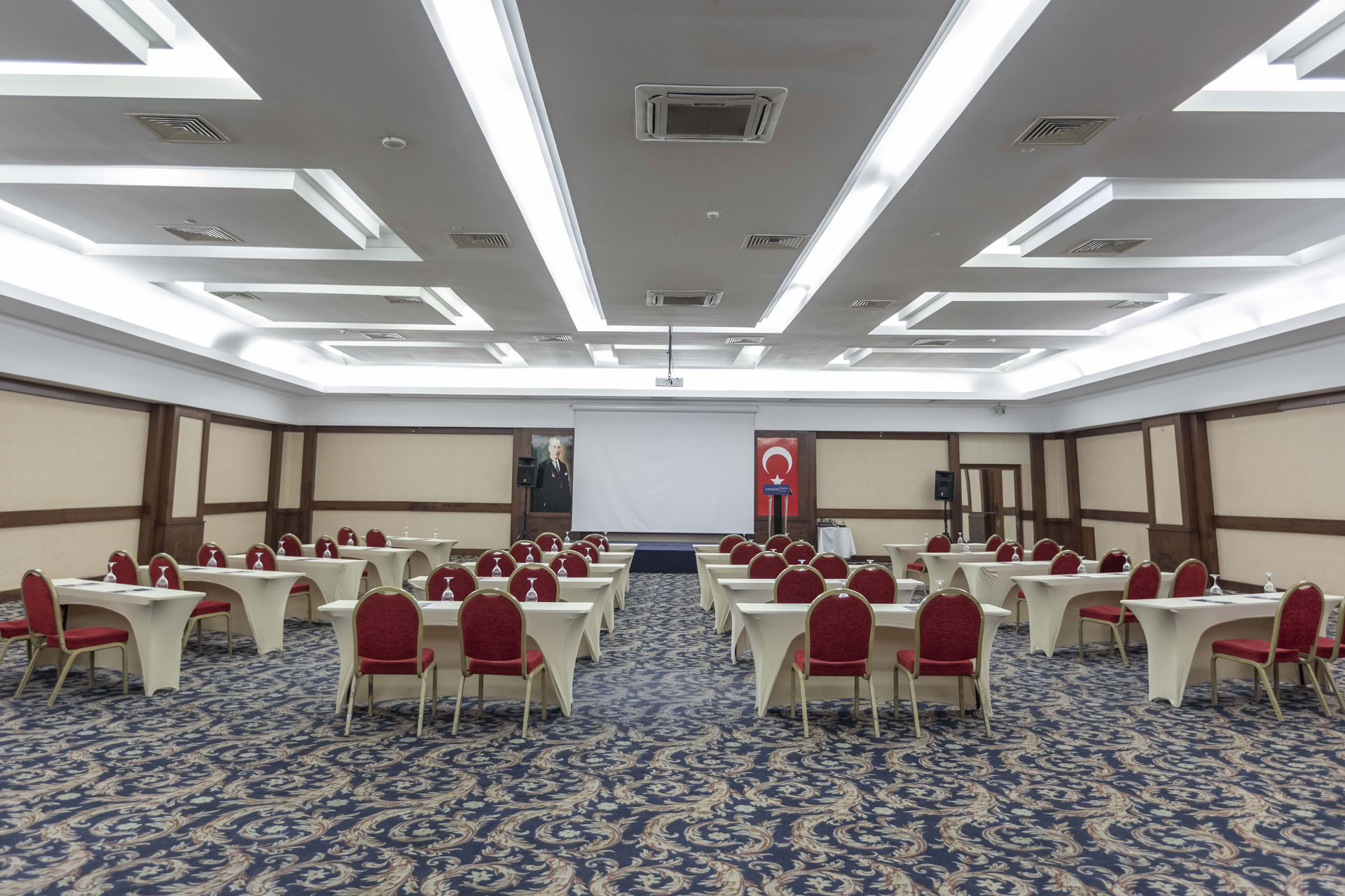 Anemon Grand Manisa Hotel is not only in the heart of the city, but also at the center of business life!