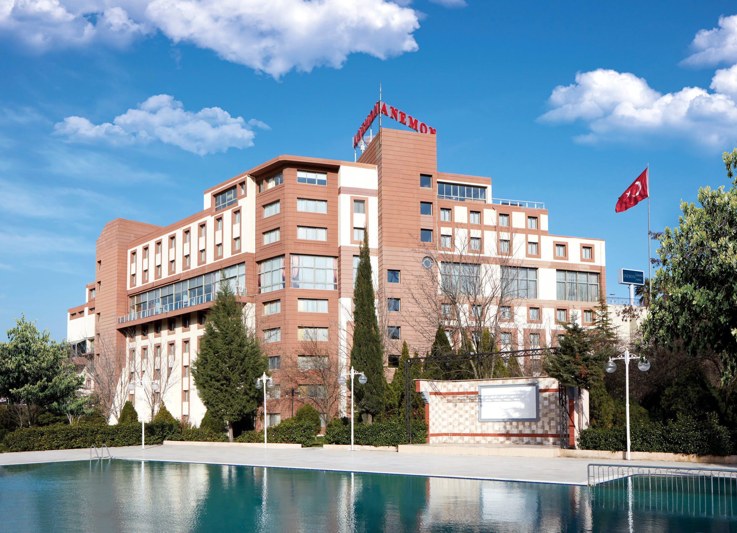 Anemon Manisa açıldı.